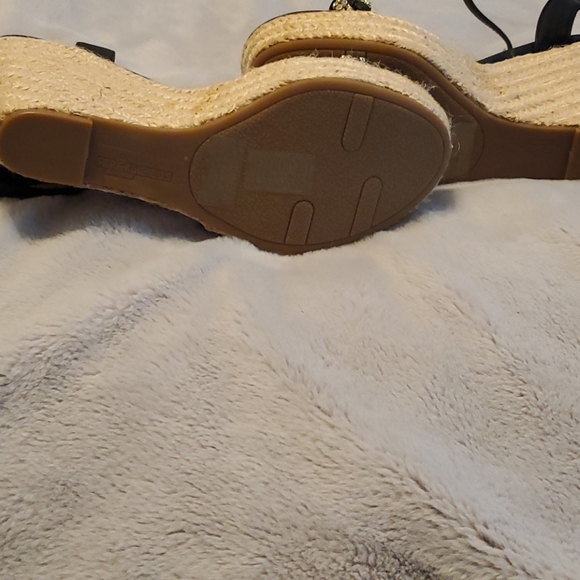 Size 8.5 wedge heel Fergalicious heels - Picture 4 of 5